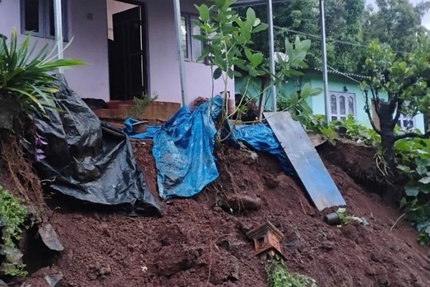 ಭಾರೀ ಮಳೆಗೆ ಮನೆ ಮುಂಭಾಗದ ತಡೆಗೋಡೆ ಕುಸಿತ