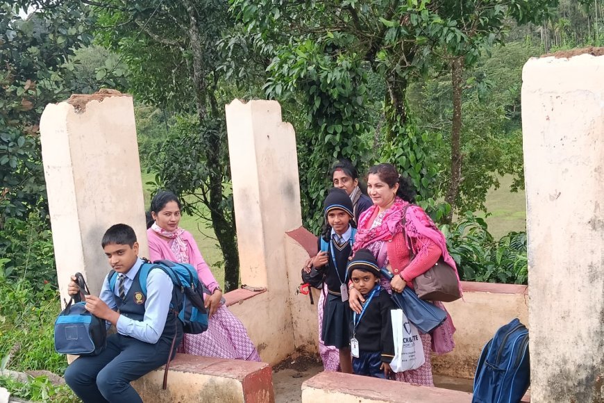 ದೊಡ್ಡಪುಲಿಕೋಟು : ಗಾಳಿ ಮಳೆಗೆ ಹಾರಿ ಹೋದ ಪ್ರಯಾಣಿಕರ ಬಸ್ಸು ತಂಗುದಾಣದ ಮೇಲ್ಚಾವಣಿ