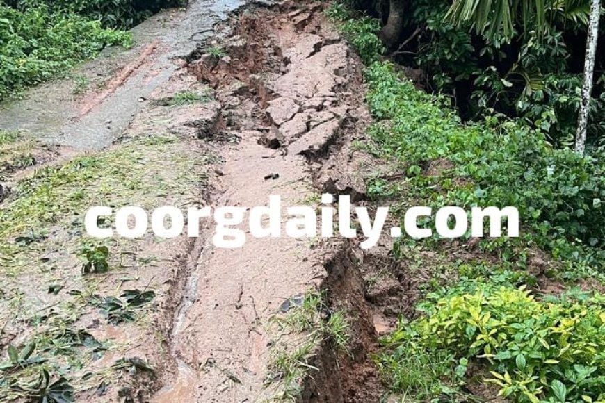 ಹಾತೂರು: ಮಳೆಗೆ ರಸ್ತೆ ಸಂಪೂರ್ಣ ಕುಸಿತ