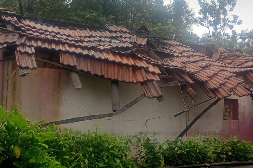 ಹುಲಿತಾಳ : ಧಾರಾಕಾರ ಮಳೆಗೆ ಮನೆಯ ಮೇಲ್ಛಾವಣಿ ಕುಸಿದು ಸಂಪೂರ್ಣ ಹಾನಿ