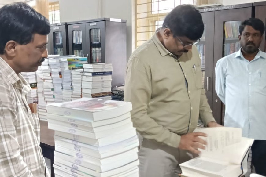 ನಗರಸಭೆ ಹಾಗೂ ನಗರ ಜಿಲ್ಲಾ ಕೇಂದ್ರ ಗ್ರಂಥಾಲಯಕ್ಕೆ ಜಿಲ್ಲಾಧಿಕಾರಿ ಭೇಟಿ
