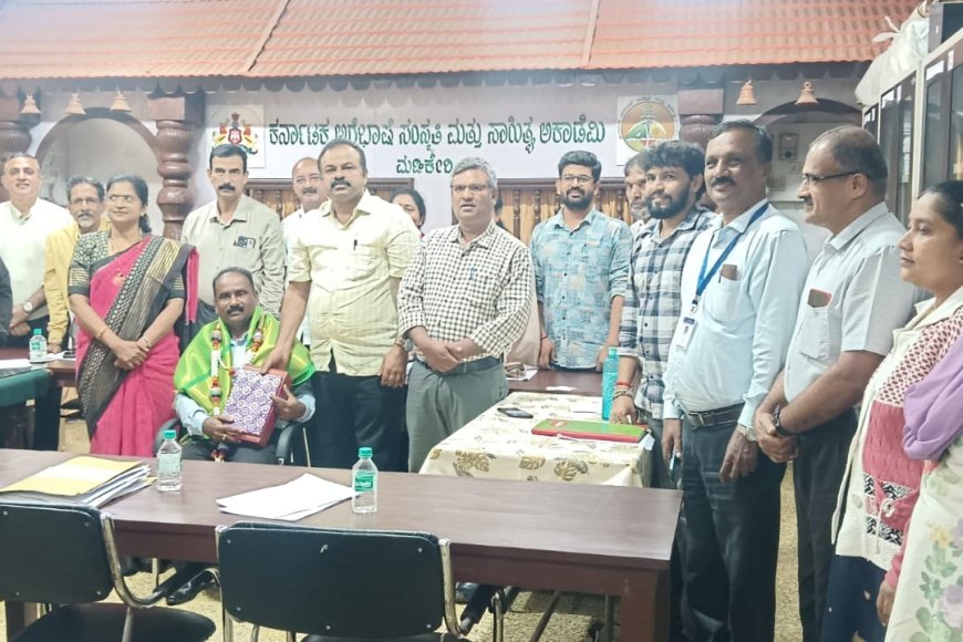 ಕರ್ನಾಟಕ ಕೊಡವ ಸಾಹಿತ್ಯ ಅಕಾಡೆಮಿ ಅರೆಭಾಷೆ ಸಾಹಿತ್ಯ ಮತ್ತು ಸಂಸ್ಕೃತಿ ಅಕಾಡೆಮಿ ವತಿಯಿಂದ  ನಿವೃತ್ತ ಜಂಟಿ ನಿರ್ದೇಶಕರಾದ ಮಲ್ಲಿಕಾರ್ಜುನ ಸ್ವಾಮಿಗೆ ಆತ್ಮೀಯ ಸನ್ಮಾನ