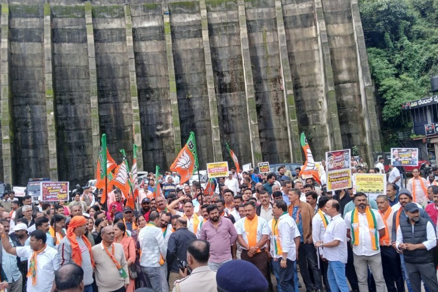 ಮಡಿಕೇರಿಯಲ್ಲಿ ಕಾಂಗ್ರೆಸ್ ‌ವಿರುದ್ಧ ಬಿಜೆಪಿ ಪ್ರತಿಭಟನೆ