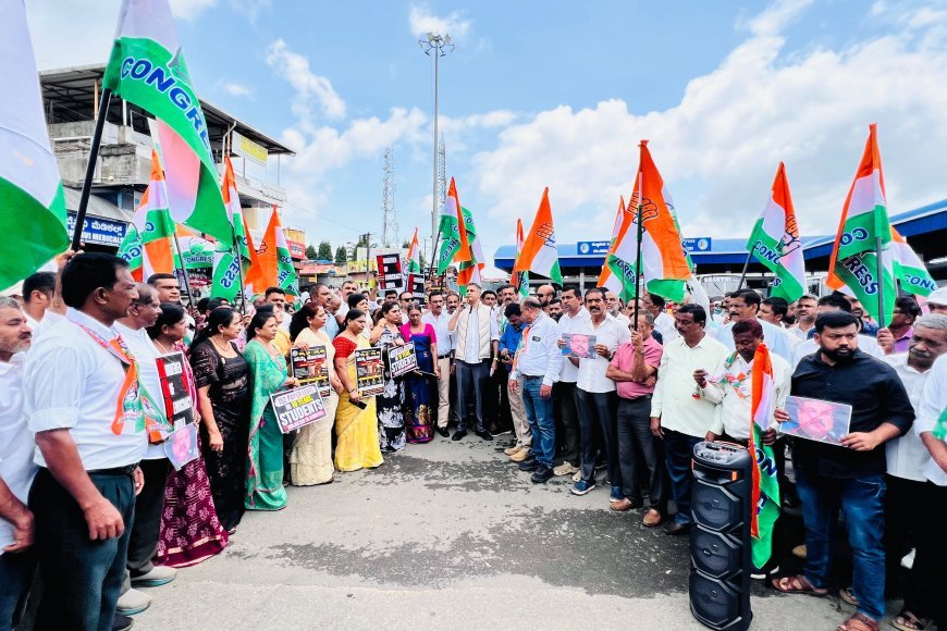 ನೀಟ್ ಪತ್ರಿಕೆ ಸೋರಿಕೆ : ಪೊನ್ನಂಪೇಟೆ ಬ್ಲಾಕ್ ಕಾಂಗ್ರೆಸ್ ನೇತೃತ್ವದಲ್ಲಿ ಬೃಹತ್ ಪ್ರತಿಭಟನೆ