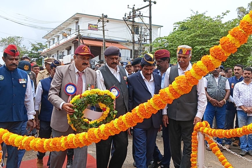 ವಿರಾಜಪೇಟೆಯಲ್ಲಿ ಕಾರ್ಗಿಲ್ ವಿಜಯ್ ದಿವಸ್ ಆಚರಣೆ:  ಹುತಾತ್ಮರ ಸ್ಮಾರಕ್ಕೆ ಪುಷ್ಪನಮನ