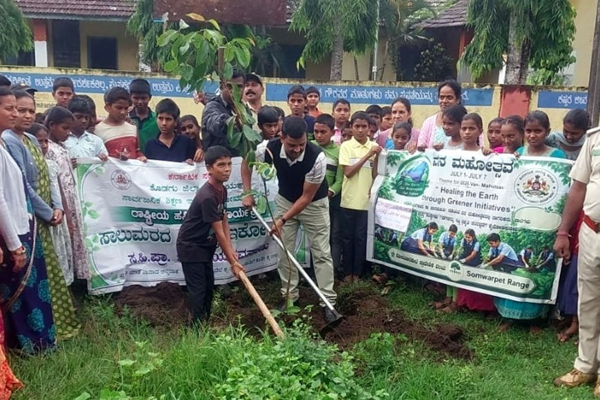 ವಸತಿ ಶಾಲಾ ಆವರಣದಲ್ಲಿ ವನಮಹೋತ್ಸವ ಆಚರಣೆ