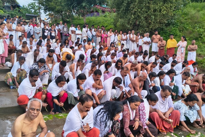 ಕಾವೇರಿ ನದಿಯ ತಟದಲ್ಲಿ ಪಿತೃ ಪಿಂಡ ತರ್ಪಣ ಅರ್ಪಣೆ