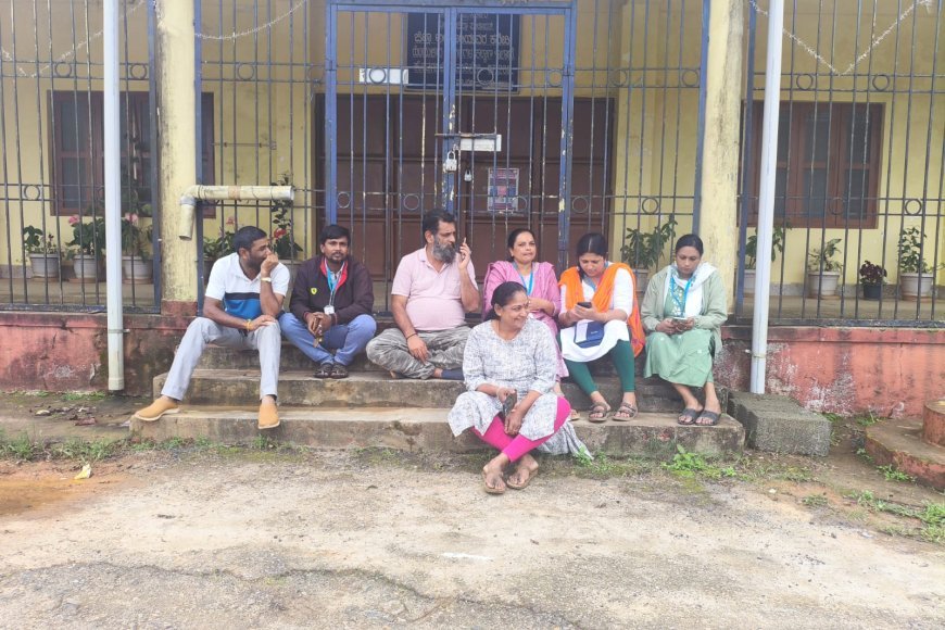 ಧ್ವಜಾರೋಹಣ ಮಾಡದ ಅಧಿಕಾರಿಗಳ ವಿರುದ್ಧ ಪ್ರತಿಭಟನೆ