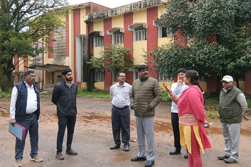 ಕೋಟೆ ಆವರಣಕ್ಕೆ ಜಿಲ್ಲಾಧಿಕಾರಿ ಭೇಟಿ