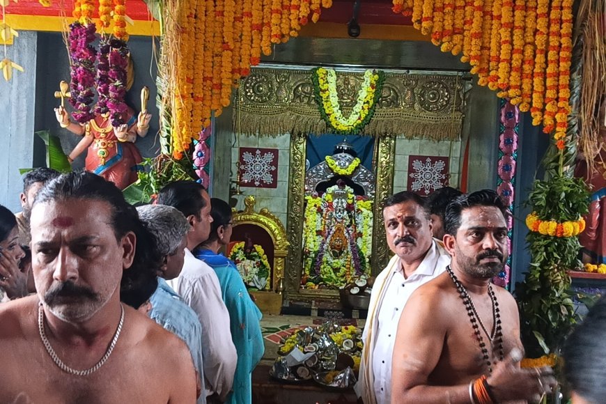 ಶ್ರೀ ದಕ್ಷಿಣ ಮತ್ತು ಅಂಗಳ ಪರಮೇಶ್ವರಿ ದೇವಸ್ಥಾನ ಟ್ರಸ್ಟ್ ವತಿಯಿಂದ ವಿಜೃಂಭಣೆಯ ವರಮಹಾಲಕ್ಷ್ಮಿ ಪೂಜೋತ್ಸವ, ಅನ್ನಸಂತರ್ಪಣೆ