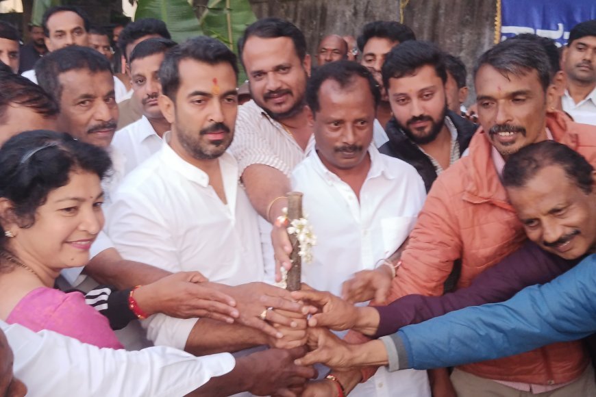 ಸೋಮವಾರಪೇಟೆ: ಕಾರು ಮತ್ತು ಆಟೋ ನಿಲ್ದಾಣಗಳ ಮೇಲ್ಚಾವಣಿ ನಿರ್ಮಾಣ ಕಾಮಗಾರಿಗೆ ಶಾಸಕ ಡಾ.ಮಂತರ್‌ ಗೌಡ ಚಾಲನೆ