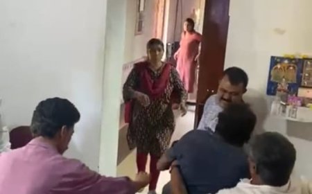 ಸಿದ್ದಾಪುರ ಗ್ರಾಮ ಪಂಚಾಯಿತಿಯಲ್ಲಿ ಡಿಶುಂ.ಡಿಶುಂ..!   ಲೆಕ್ಕ ಪರಿಶೋಧಕ ಅಧಿಕಾರಿ ಮತ್ತು ನೀರುಘಂಟಿಗನ ನಡುವೆ ಕಾಳಗ