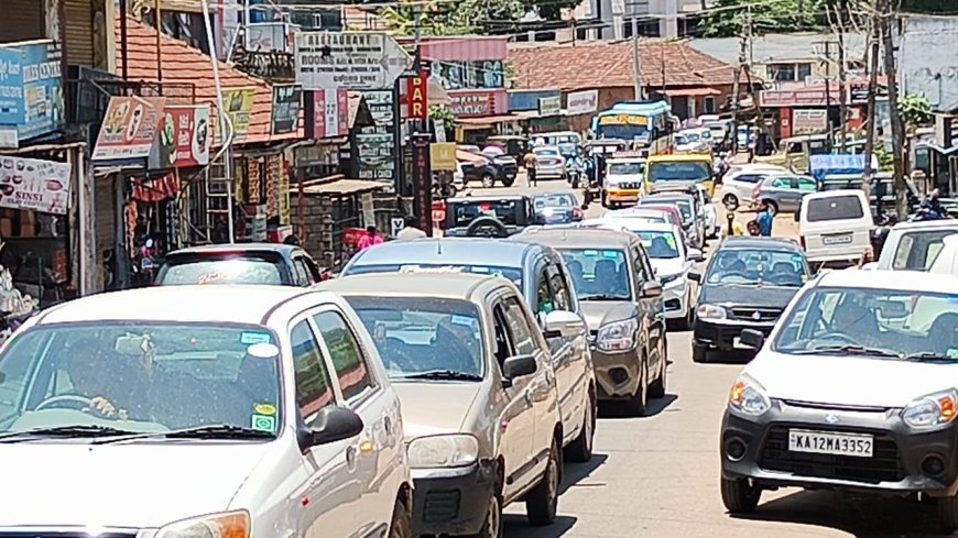 ಗೋಣಿಕೊಪ್ಪಲು ಟ್ರಾಫಿಕ್ ಅವ್ಯವಸ್ಥೆಗೆ ಯಾರು ಹೊಣೆ?
