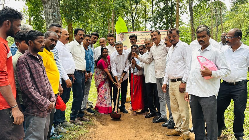 ತಿತಿಮತಿ ಗ್ರಾಮ ಪಂಚಾಯಿತಿ ವ್ಯಾಪ್ತಿಯಲ್ಲಿ ವಿವಿಧ ಅಭಿವೃದ್ಧಿ ಕಾಮಗಾರಿಗಳಿಗೆ ಗುದ್ದಲಿ ಪೂಜೆ: ಬುಡಕಟ್ಟು ನಿವಾಸಿಗಳ ಅಭಿವೃದ್ಧಿಗಾಗಿ ಸರಕಾರ ವಿಶೇಷ ಯೋಜನೆಗಳನ್ನು ರೂಪಿಸುತ್ತಿದೆ:ಶಾಸಕ ಎಎಸ್ ಪೊನ್ನಣ್ಣ