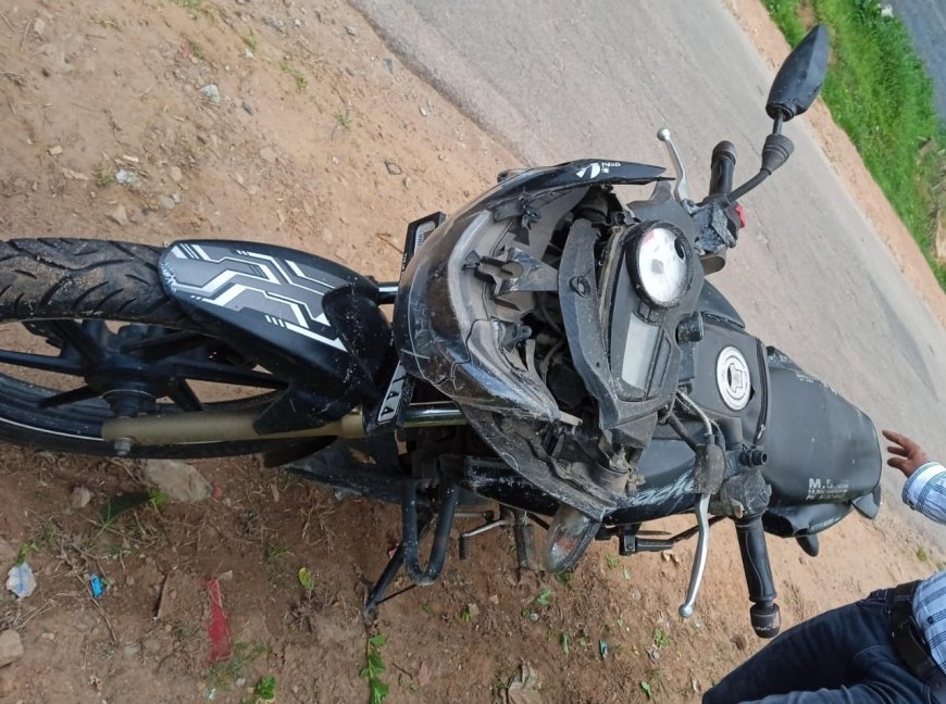 ಮಾಪಿಳೆತೋಡು:ರಸ್ತೆಯ‌ ಮಧ್ಯದಲ್ಲೇ ಹಾಕಿರುವ ಜೆಲ್ಲಿಕಲ್ಲು:  ಬೈಕ್ ಅಪಘಾತ ಸಂಭವಿಸಿ ಕೈ ಮುರಿದುಕೊಂಡ ಚಾಲಕ
