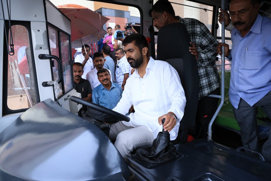 ಕೊಡಗು ವೈದ್ಯಕೀಯ  ವಿಜ್ಞಾನ ಸಂಸ್ಥೆಗೆ ನೂತನ ಎರಡು ಬಸ್ಸ್: ಬಸ್ಸ್ ಚಲಾಯಿಸಿ ಉದ್ಘಾಟನೆ ಮಾಡಿದ ಡಾ ಮಂತರ್ ಗೌಡ