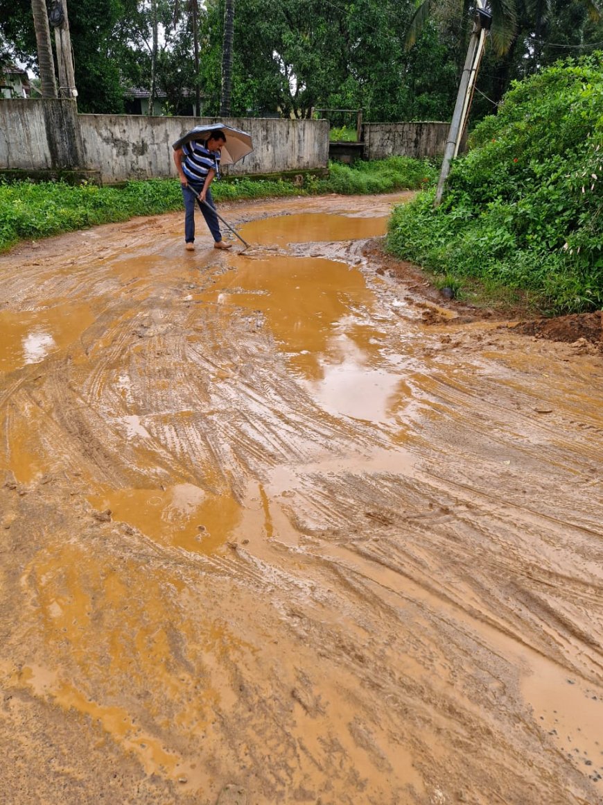 ಕಾಕೋಟುಪರಂಬು:ಕೆಸರುಮಯ ರಸ್ತೆಯಿಂದಾಗಿ ಸಾರ್ವಜನಿಕರಿಗೆ ತೊಂದರೆ