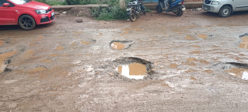 ಕೊಣನೂರು-ಮಾಕುಟ್ಟ ರಾಜ್ಯ ಹೆದ್ದಾರಿ ರಸ್ತೆ ಕಾಮಗಾರಿ:ಸಿದ್ದಾಪುರ ಪಟ್ಟಣದಲ್ಲಿ ಏಳು ತಿಂಗಳು ಕಳೆದರೂ ಪೂರ್ಣಗೊಳ್ಳದ ಕಾಮಗಾರಿ!: ಬೇಸಿಗೆಯಲ್ಲಿ ಧೂಳು,ಮಳೆಗಾಲದಲ್ಲಿ ಕೆಸರು