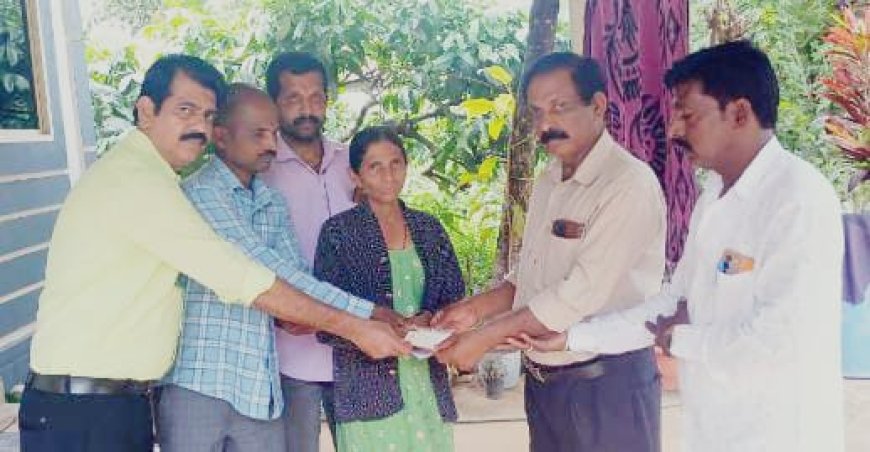 ನೆಲ್ಲಿಹುದಿಕೇರಿ :ಕಿಡ್ನಿ ವೈಫಲ್ಯ ಗೊಂಡು ಚಿಕಿತ್ಸೆ ಪಡೆಯುತ್ತಿರುವ ಯುವಕನಿಗೆ ಕೊಡಗು ಜಿಲ್ಲಾ ಕುಲಾಲ ಕುಂಬಾರ ಸಂಘದಿಂದ ಧನ ಸಹಾಯ
