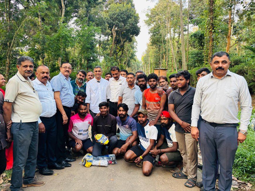 ಪೊನ್ನಂಪೇಟೆ:ಕುಂಬಾರಕಟ್ಟೆ, ತಟ್ಟಕೆರೆ, ಗಂಧದಗುಡಿ ಹಾಡಿಗಳ ಯುವಕರಿಗೆ ಕ್ರೀಡಾ ಪರಿಕರಗಳನ್ನು ವಿತರಿಸಿದ ಎ.ಎಸ್ ಪೊನ್ನಣ್ಣ
