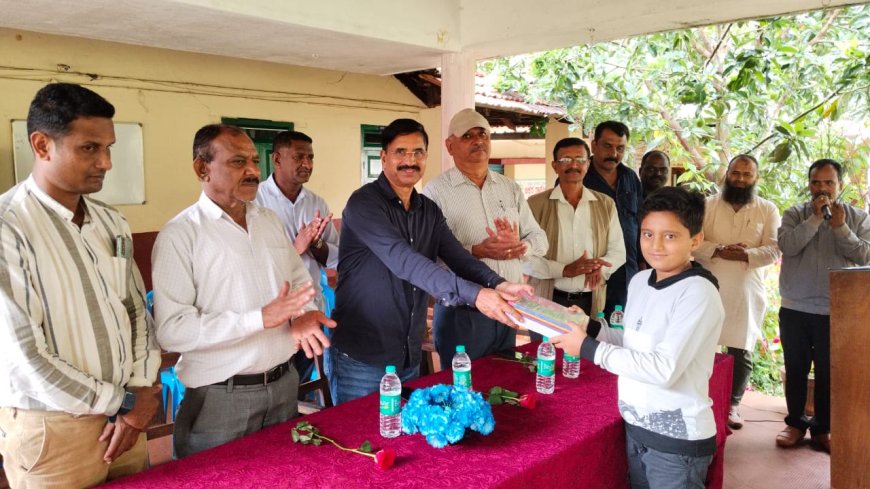 ಸುಂಟಿಕೊಪ್ಪ: ಹರಪಳ್ಳಿ ರವೀಂದ್ರ ಅವರಿಂದ ವಿದ್ಯಾರ್ಥಿಗಳಿಗೆ ನೋಟ್ ಬುಕ್ ವಿತರಣೆ