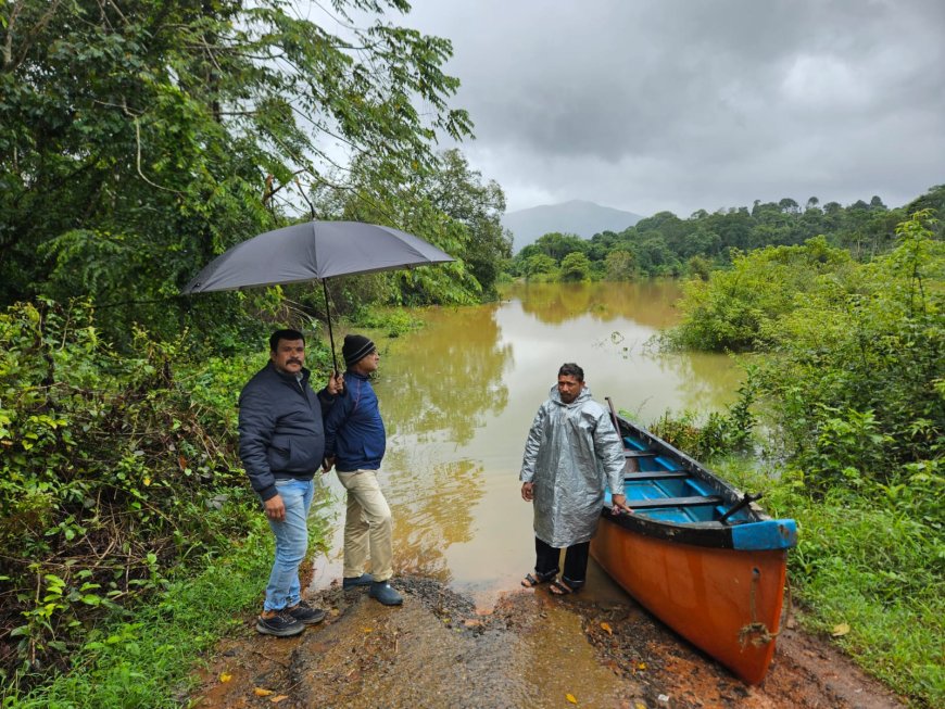 ಭಾಗಮಂಡಲ:ಬೆಂಗೂರು ಗ್ರಾಮದ ದೋಣಿ ಕಾಡುವಿನಲ್ಲಿ ಪ್ರವಾಹ: ದೋಣಿ ಮೂಲಕ ಸಂಚಾರ