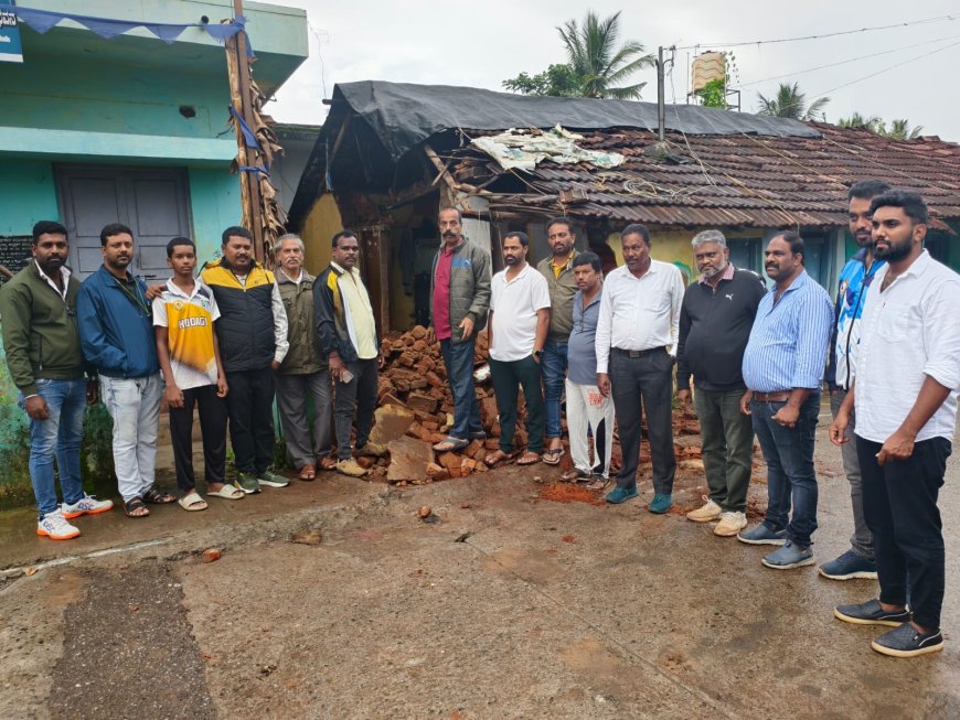 ಕೊಡಗು ಜಿಲ್ಲೆಯಲ್ಲಿ ಮುಂದುವರಿದ ಮಳೆಯ ಆರ್ಭಟ: ಕುಶಾಲನಗರ ಪತ್ರಕರ್ತ ಎಚ್.ಸಿ.ಜಯಪ್ರಕಾಶ್ ಅವರ ಮನೆ ಹಾನಿ: ಸ್ಥಳಕ್ಕೆ ಕಂದಾಯ ಇಲಾಖೆ, ಪುರಸಭೆ ಅಧಿಕಾರಿ ಭೇಟಿ, ಪರಿಶೀಲನೆ