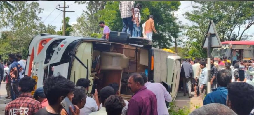 ಹುಣಸೂರಿನ ಗೋಣಿಕೊಪ್ಪ ಕ್ರಾಸ್ ಬಳಿ ಅಪಘಾತ: ಸಂಪಾಜೆಯ ಕಾರು ಜಖಂ: ಅಪಾಯದಿಂದ ಪಾರು