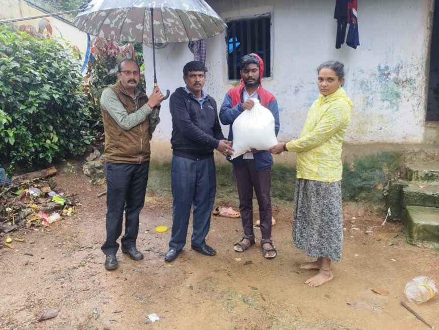 ದೇವಣಗೇರಿ:ಮಳೆಯಿಂದಾಗಿ ಮನೆಗೆ ಹಾನಿ: ಆಹಾರ ಕಿಟ್ ವಿತರಣೆ