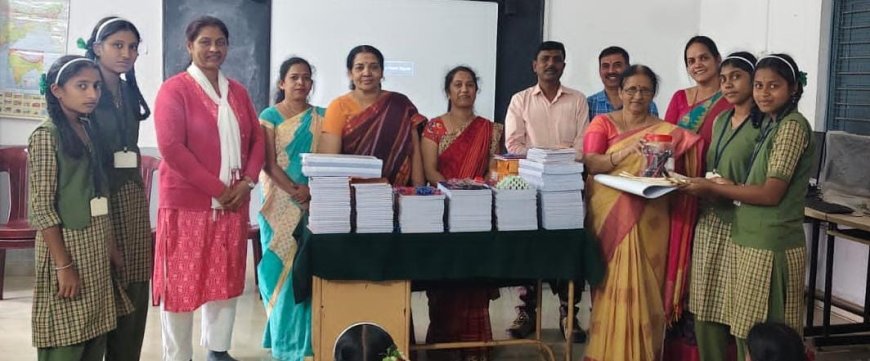 ಕುಶಾಲನಗರ: ಪ್ರೌಢಶಾಲಾ ಮಕ್ಕಳಿಗೆ ನೋಟ್ ಪುಸ್ತಕ ವಿತರಣೆ
