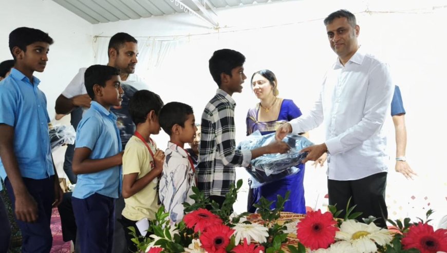 ಶಾಸಕ ಎಎಸ್ ಪೊನ್ನಣ್ಣ ಅವರ ಹುಟ್ಟು ಹಬ್ಬ ಆಚರಣೆ: 07 ಸರ್ಕಾರಿ ಶಾಲೆಯ 170 ವಿದ್ಯಾರ್ಥಿಗಳಿಗೆ ಬ್ಯಾಗ್ ವಿತರಿಸಿದ ಮಾದಂಡ ತಿಮ್ಮಯ್ಯ