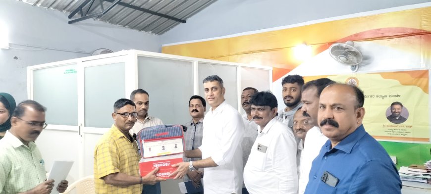 ವಿರಾಜಪೇಟೆ: ವೆಲ್ಡಿಂಗ್ ಕಾರ್ಮಿಕರಿಗೆ ವೆಲ್ಡಿಂಗ್ ಕಿಟ್ ವಿತರಿಸಿದ ಎ.ಎಸ್ ಪೊನ್ನಣ್ಣ