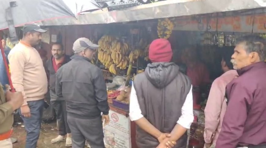 ಸೋಮವಾರಪೇಟೆ: ಬರೆ ಕುಸಿಯುವ ಭೀತಿ,ಐದು ಅಂಗಡಿಗಳಿಗೆ ಬೀಗ