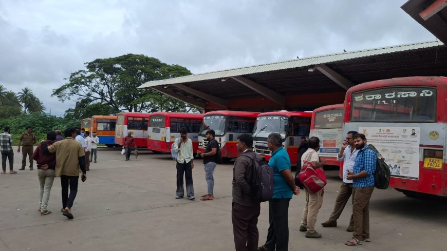 ಕುಶಾಲನಗರ:KSRTC ನೌಕರರ ಮುಷ್ಕರ: ಪ್ರಯಾಣಿಕರ ಪರದಾಟ