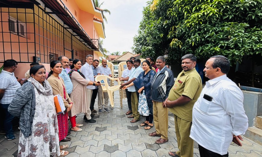 ವಿರಾಜಪೇಟೆ ಪುರಸಭೆಯಿಂದ ತುಳಸಿ ಮಾರಿಯಮ್ಮ ದೇವಸ್ಥಾನಕ್ಕೆ ಕುರ್ಚಿಗಳ ಕೊಡುಗೆ: ಕುರ್ಚಿ ಹಸ್ತಾಂತರಿಸಿದ ಶಾಸಕ ಎ.ಎಸ್ ಪೊನ್ನಣ್ಣ