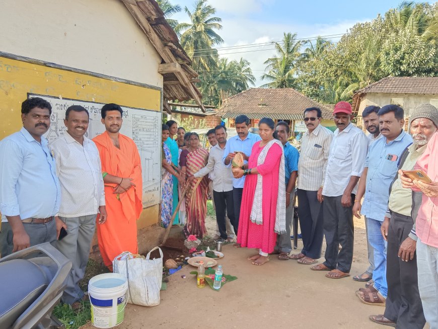 ಬಸ್ ತಂಗುದಾಣ ಕಾಮಗಾರಿಗೆ ಗುದ್ದಲಿ ಪೂಜೆ