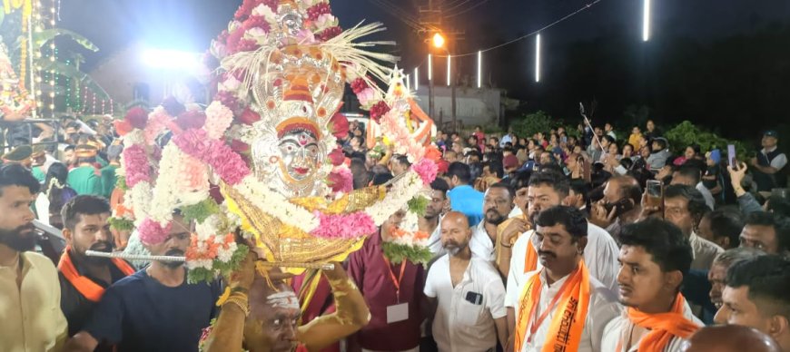 ಶಕ್ತಿ ದೇವತೆಗಳ ಕರಗಗಳಿಗೆ ವಿಶೇಷ ಪೂಜೆ ಸಲ್ಲಿಸುವ ಮೂಲಕ ಐತಿಹಾಸಿಕ ಮಡಿಕೇರಿ ದಸರಾಗೆ ಚಾಲನೆ
