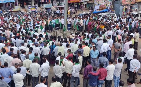 ಸೋಮವಾರಪೇಟೆ: ವಿವಿಧ ಬೇಡಿಕೆ ಈಡೇರಿಕೆಗಾಗಿ ಬೀದಿಗಿಳಿದ ರೈತರು