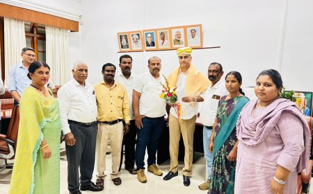 ವಿರಾಜಪೇಟೆ ತಾಲ್ಲೂಕಿನಲ್ಲಿ ಪಂಚ ಗ್ಯಾರಂಟಿ ಫಲಾನುಭವಿಗಳ ಸಮಾವೇಶ ನಡೆಸುವ ಕುರಿತು ಶಾಸಕ ಎಎಸ್ ಪೊನ್ನಣ್ಣ ಅವರೊಂದಿಗೆ ಚರ್ಚೆ