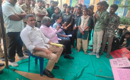 ಬೆಂಗಳೂರು: ಅರಣ್ಯ ಶಾಸ್ತ್ರ ವಿದ್ಯಾರ್ಥಿಗಳ ಮತ್ತು ಪದವೀಧರರ ಮುಷ್ಕರ ಸ್ಥಳಕ್ಕೆ ಭೇಟಿ ನೀಡಿದ ಅರಣ್ಯ ಸಚಿವ ಈಶ್ವರ್ ಖಂಡ್ರೆ ಹಾಗೂ ಶಾಸಕ ಎಎಸ್ ಪೊನ್ನಣ್ಣ   : ವಿವಿಧ ಬೇಡಿಕೆಗಳ ಈಡೇರಿಕೆ ಭರವಸೆ ನೀಡಿದ ಸಚಿವರು