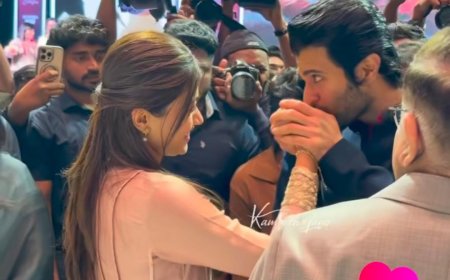 ಎಲ್ಲರ ಎದುರೇ ರಶ್ಮಿಕಾ ಮಂದಣ್ಣ ಕೈಗೆ ಮುತ್ತಿಟ್ಟ ವಿಜಯ್ ದೇವರಕೊಂಡ:  ವಿಡಿಯೋ ವೈರಲ್