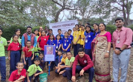 ತಿಮ್ಮಕ್ಕ ಸ್ಮರಣಾಥ೯ ತಿಮ್ಮಕ್ಕ ವೖಕ್ಷೋಧ್ಯಾನದಲ್ಲಿ ಸಸಿ ನೆಟ್ಟ ಕೊಡಗು ವಿದ್ಯಾಲಯದ ವಿದ್ಯಾಥಿ೯ಗಳು