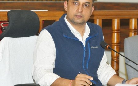 ಬೀದಿ ನಾಯಿಗಳ ಸ್ಥಳಾಂತರಕ್ಕೆ ಜಿಲ್ಲಾಧಿಕಾರಿ ಸೂಚನೆ