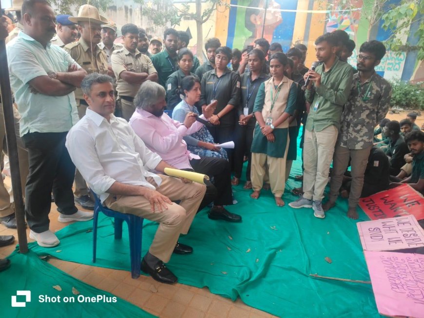 ಬೆಂಗಳೂರು: ಅರಣ್ಯ ಶಾಸ್ತ್ರ ವಿದ್ಯಾರ್ಥಿಗಳ ಮತ್ತು ಪದವೀಧರರ ಮುಷ್ಕರ ಸ್ಥಳಕ್ಕೆ ಭೇಟಿ ನೀಡಿದ ಅರಣ್ಯ ಸಚಿವ ಈಶ್ವರ್ ಖಂಡ್ರೆ ಹಾಗೂ ಶಾಸಕ ಎಎಸ್ ಪೊನ್ನಣ್ಣ   : ವಿವಿಧ ಬೇಡಿಕೆಗಳ ಈಡೇರಿಕೆ ಭರವಸೆ ನೀಡಿದ ಸಚಿವರು