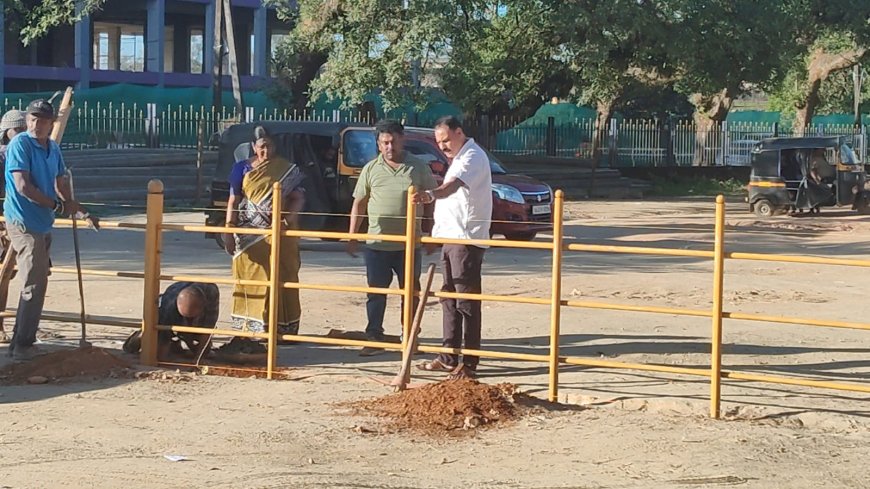 ಮಡಿಕೇರಿ ಗಾಂಧಿ ಮೈದಾನದಲ್ಲಿ ವಾಹನ ನಿಲುಗಡೆಗೆ ಕಡಿವಾಣ ಹಾಕಿದ ನಗರಸಭೆ