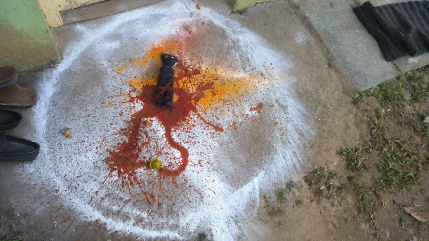 ವಿರಾಜಪೇಟೆ: ಮನೆಯ ಬಾಗಿಲ ಮುಂದೆ ವಾಮಚಾರ!!