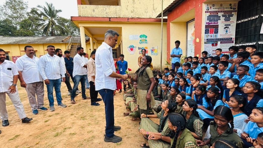 ಸಿಹಿ ಹಂಚಿ‌ ಮಕ್ಕಳೊಂದಿಗೆ ಮಕ್ಕಳ ದಿನಾಚರಣೆಯ ಸಂಭ್ರಮದಲ್ಲಿ ಭಾಗವಹಿಸಿದ ಶಾಸಕ‌ ಎಎಸ್ ಪೊನ್ನಣ್ಣ