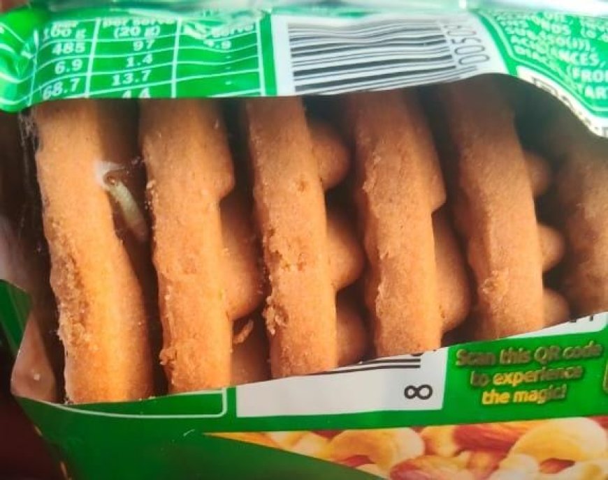 ಕುಶಾಲನಗರ: ಮಾಮ್ಸ್ ಮ್ಯಾಜಿಕ್ ಬಿಸ್ಕೆಟ್ ಪ್ಯಾಕ್ ನೊಳಗೆ ಹುಳ