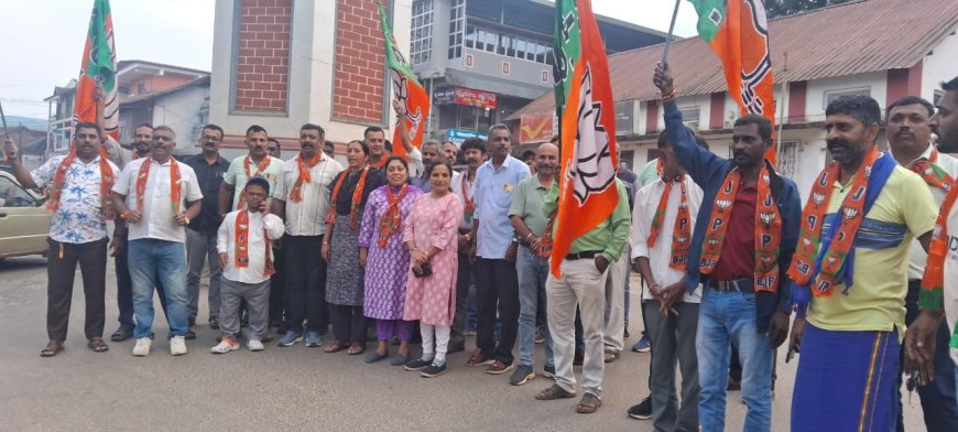 ಬಿಹಾರ್ ಎನ್.ಡಿ.ಎ ಮೈತ್ರಿಕೂಟಕ್ಕೆ ಭರ್ಜರಿ ಗೆಲುವು:ವಿರಾಜಪೇಟೆಯಲ್ಲಿ ಬಿಜೆಪಿ ಸಂಭ್ರಮಾಚರಣೆ