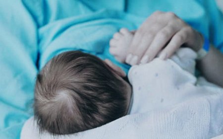 ಅಳುತ್ತಿದ್ದ ಕಂದನಿಗೆ ಹಾಲುಣಿಸಿದ ತಾಯಿ; ಎದ್ದು ನೋಡುವಾಗ ಮಗು ಮೃತ್ಯು!